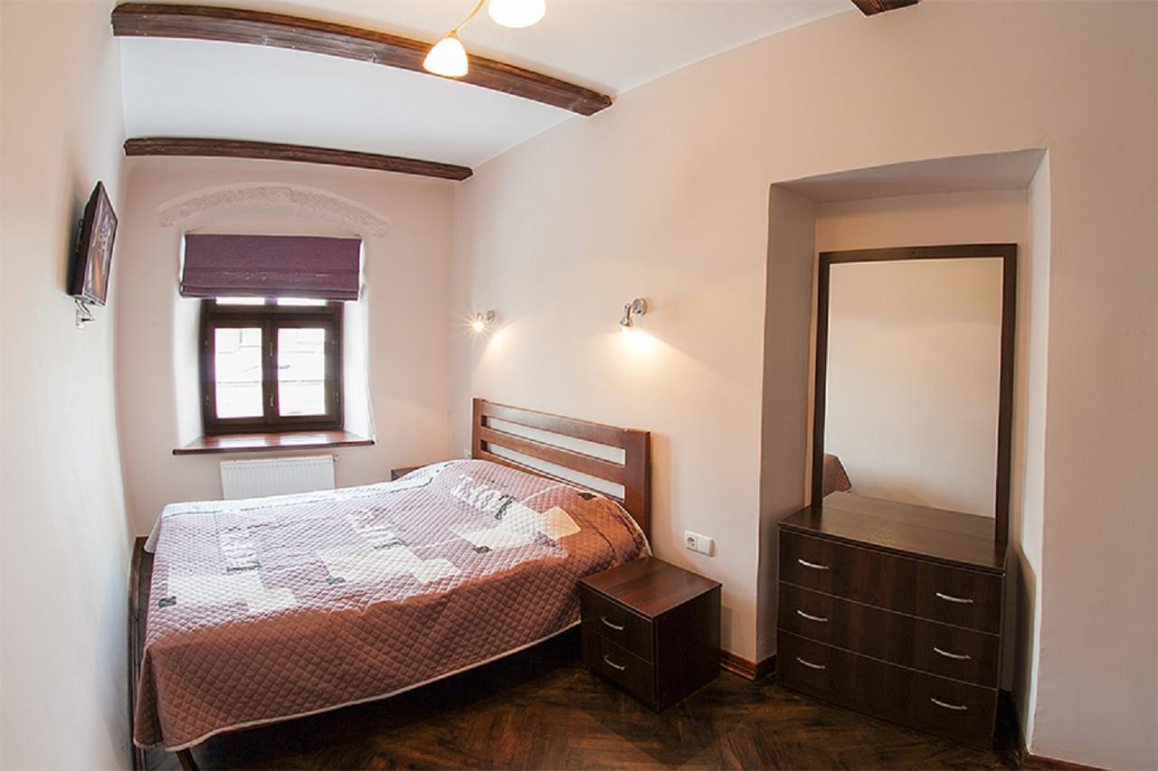 Virmenska Street Apartments: Two-bedroom With Wi-fi *